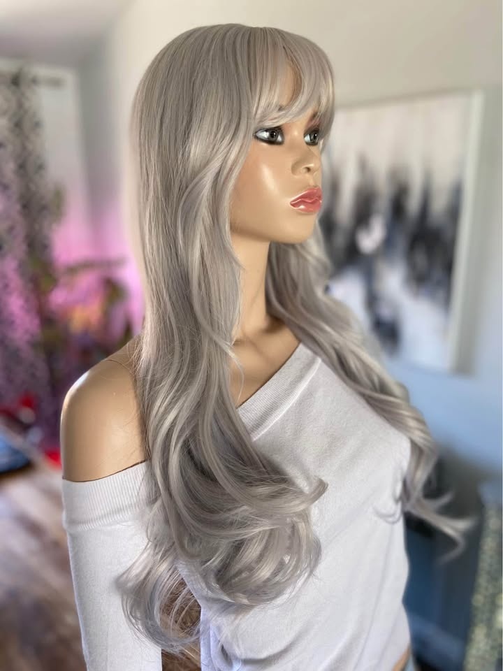 NWT: 26” Long Wavy Silver Blue Grey Synthetic Wig 2292 - photo 3