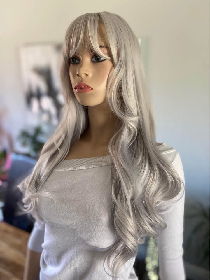 NWT: 26” Long Wavy Silver Blue Grey Synthetic Wig 2292 - photo 5