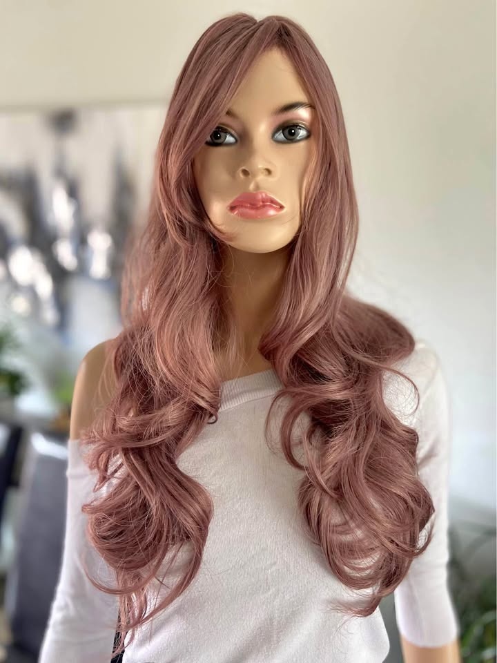 NWOT 28" Long Wavy Mauve Purple Synthetic Wig w Bangs 2298