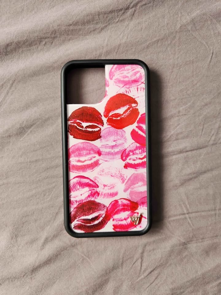 WildFlower Kensington iPhone 15 Pro Case - Brand New