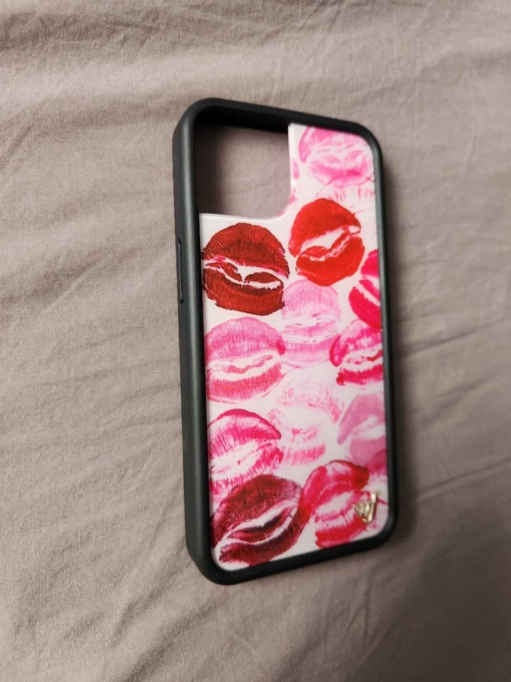 WildFlower Kensington iPhone 15 Pro Case - Brand New - photo 2