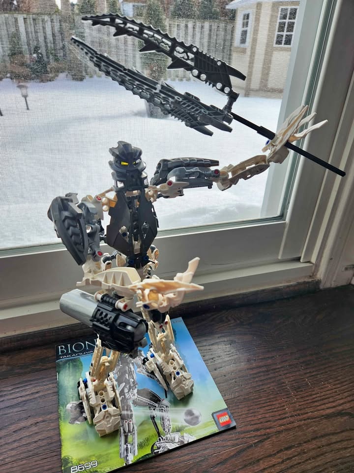 Lego Bionicle Takanuva 8699 - Complete set with instructions!