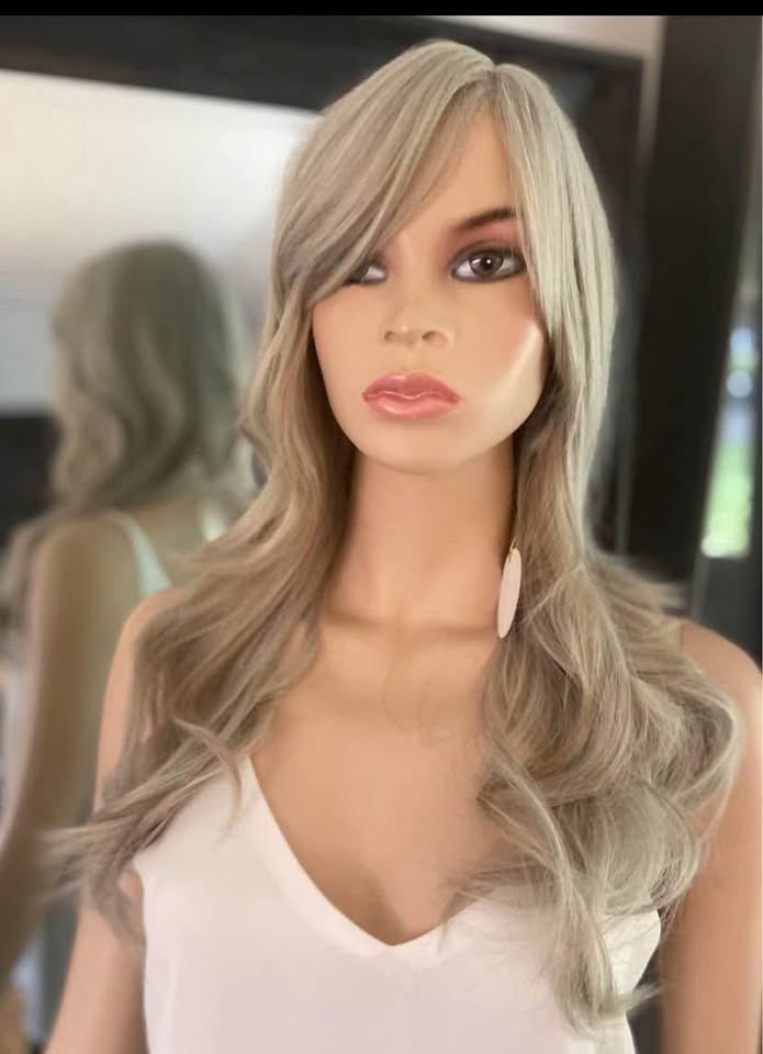 NWT Long Wavy Layered Grey Blonde Synthetic Wig w Bangs 2116 - photo 4