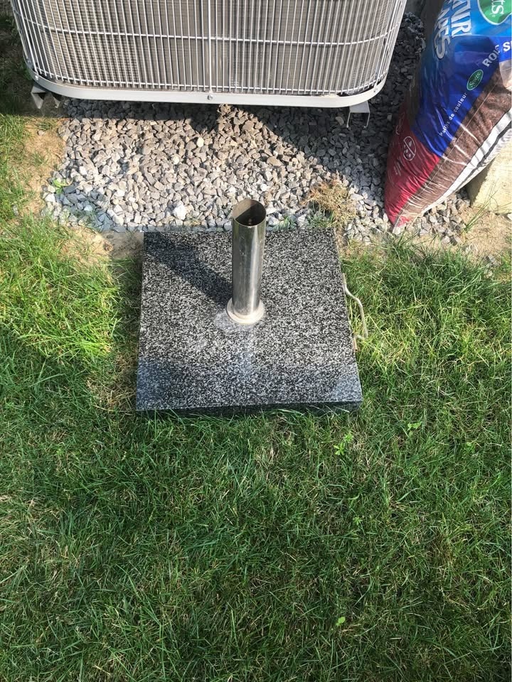 Outdoor Umbrella + Heavy Umbrella Stand - Used - photo 4