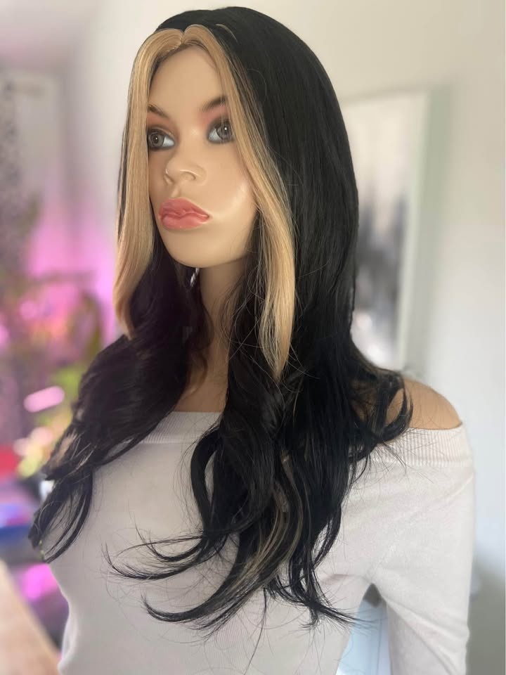 NWT 20" Layered Wavy Blk Wig w/ Blonde Money Piece 2275 - photo 3
