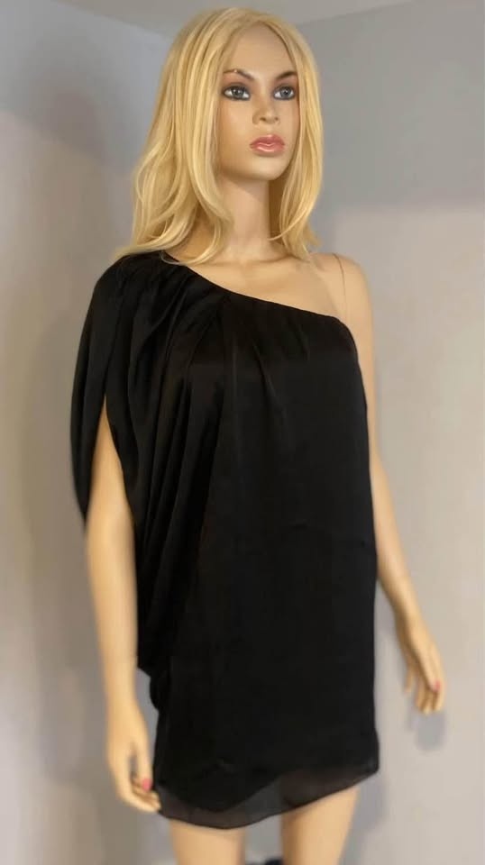 NWT: Asymmetrical Black Satin Dress by AQUA Size 4 (105) - photo 3