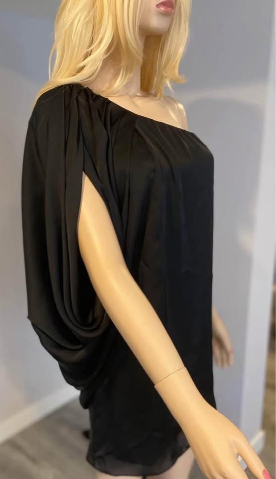 NWT: Asymmetrical Black Satin Dress by AQUA Size 4 (105) - photo 5