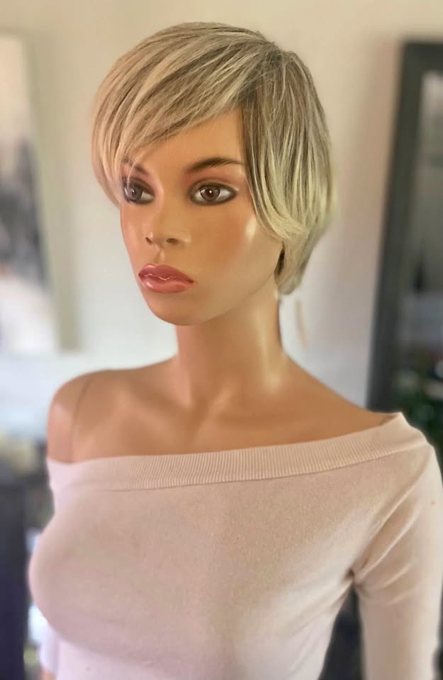 NWT: Short Pixie Cut Sandy Blonde Synthetic Wig (2296)