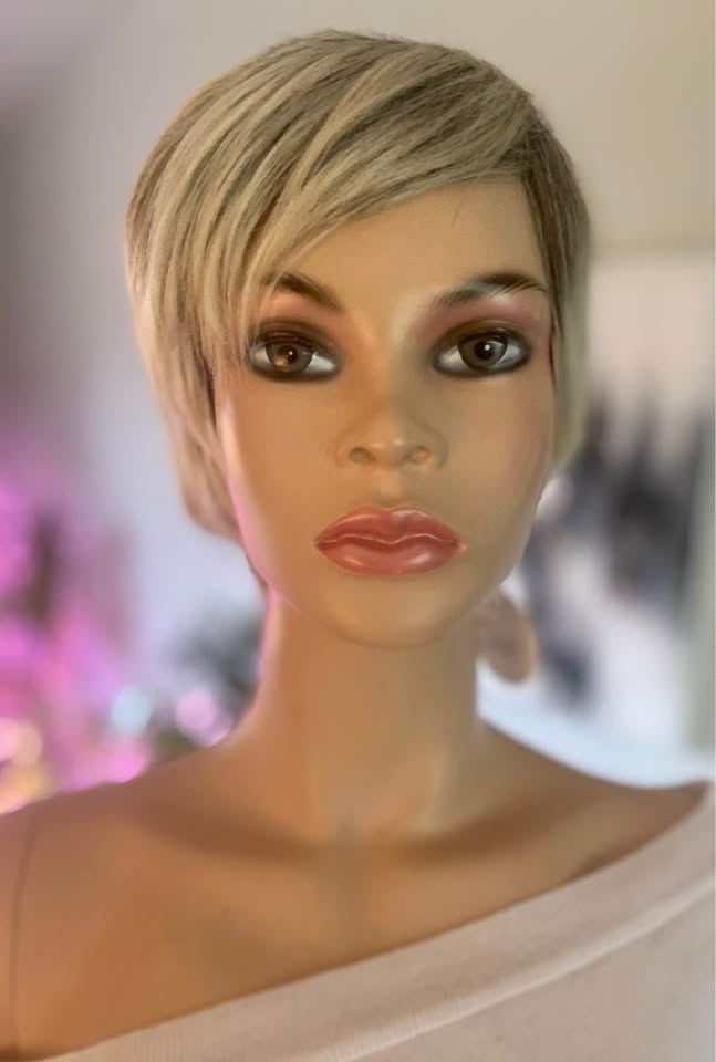 NWT: Short Pixie Cut Sandy Blonde Synthetic Wig (2296) - photo 2