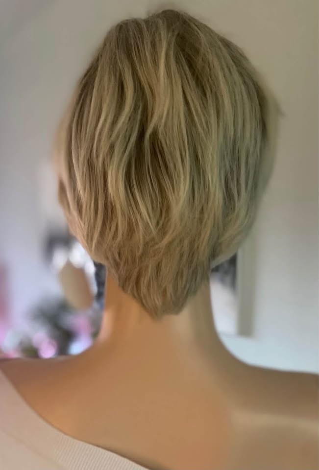 NWT: Short Pixie Cut Sandy Blonde Synthetic Wig (2296) - photo 3