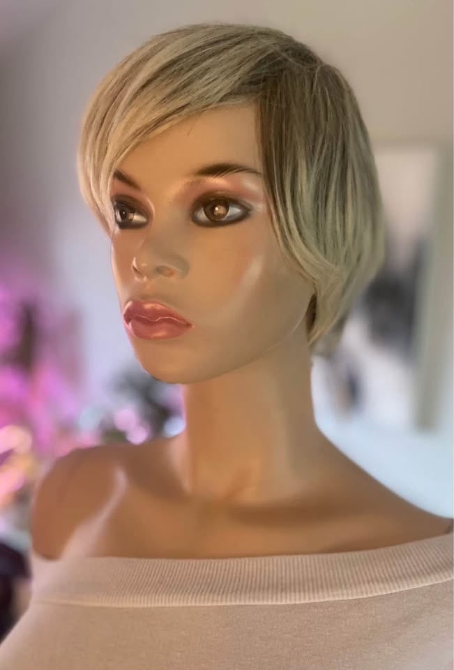 NWT: Short Pixie Cut Sandy Blonde Synthetic Wig (2296) - photo 5