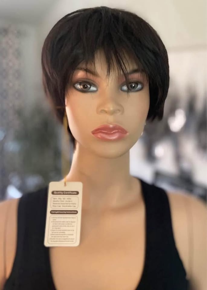 NWT: Short Layered Black Synthetic Wig (2145/6) - photo 2