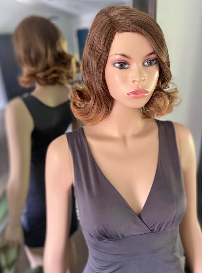 NWOT Shoulder-Length Wavy Lt Brown Highlighted Wig 2013