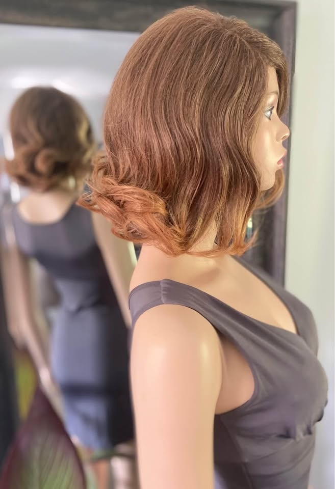 NWOT Shoulder-Length Wavy Lt Brown Highlighted Wig 2013 - photo 4