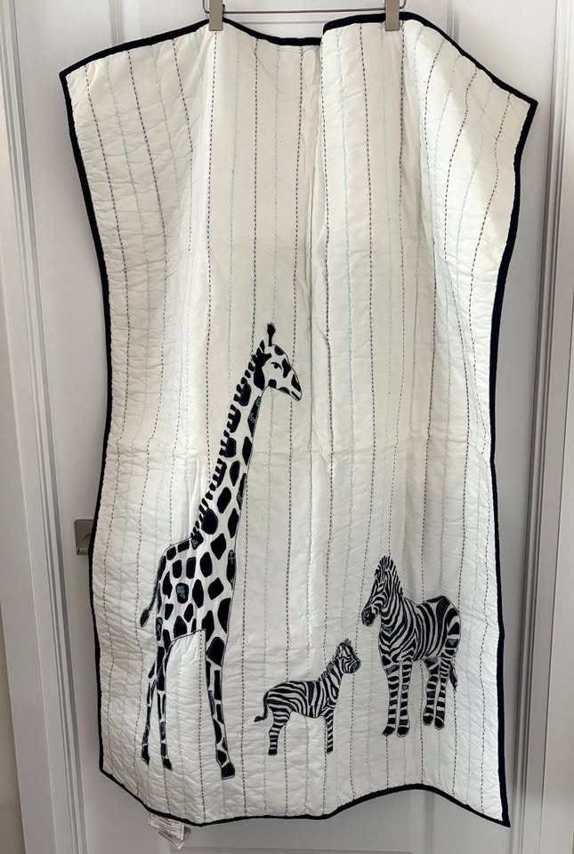 Pottery Barn Kids Quilt - Giraffe & Zebras 50" x 36" 🧡