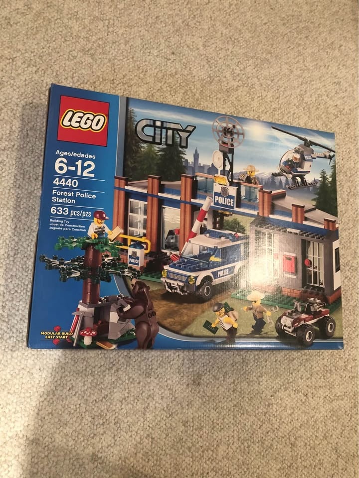 Lego City Forest Police Station - Used Like New - photo 2