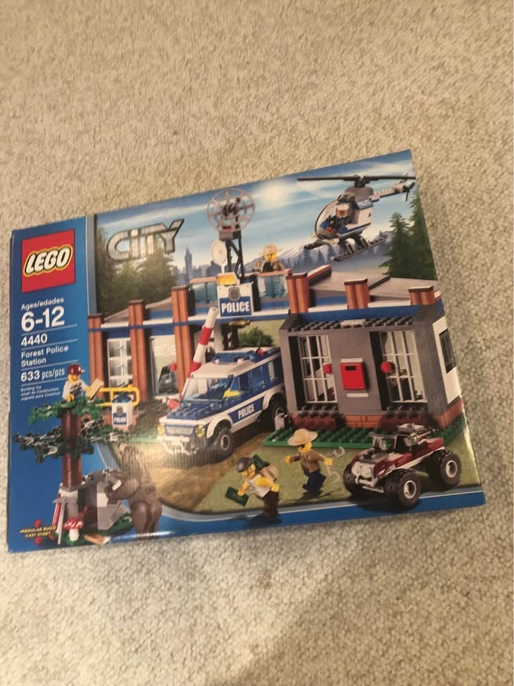 Lego City Forest Police Station - Used Like New - photo 3