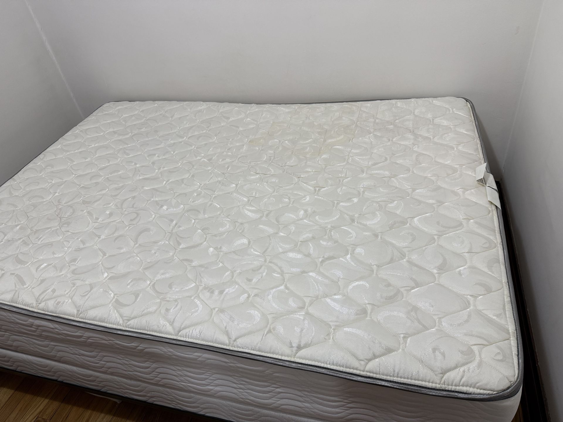 BEAUTYREST Full Mattress, Box Spring, and Frame - photo 2