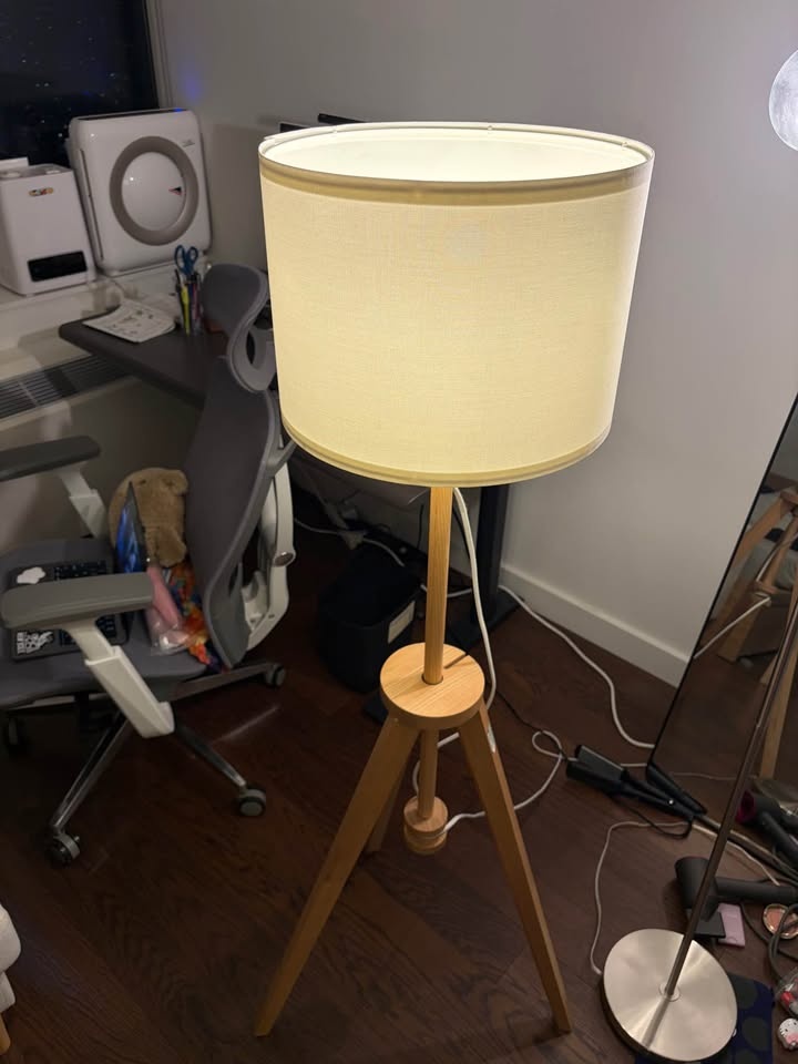 IKEA Wooden Tripod Floor Lamp with bulb - photo 4