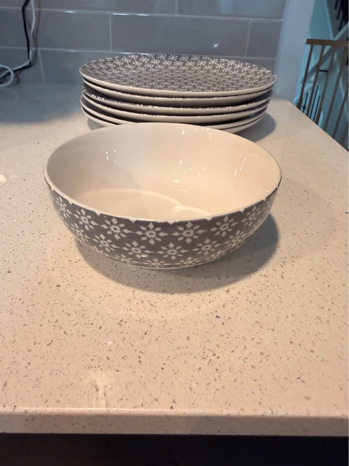 Mainstays Grey 16-Piece Dinner Set – Like New - photo 4