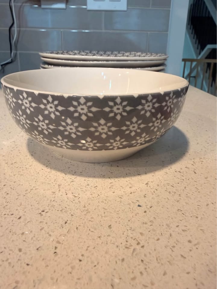 Mainstays Grey 16-Piece Dinner Set – Like New - photo 5
