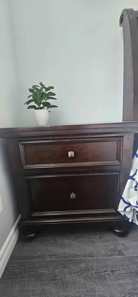 Moving sale: King-size bed and drawers - photo 2