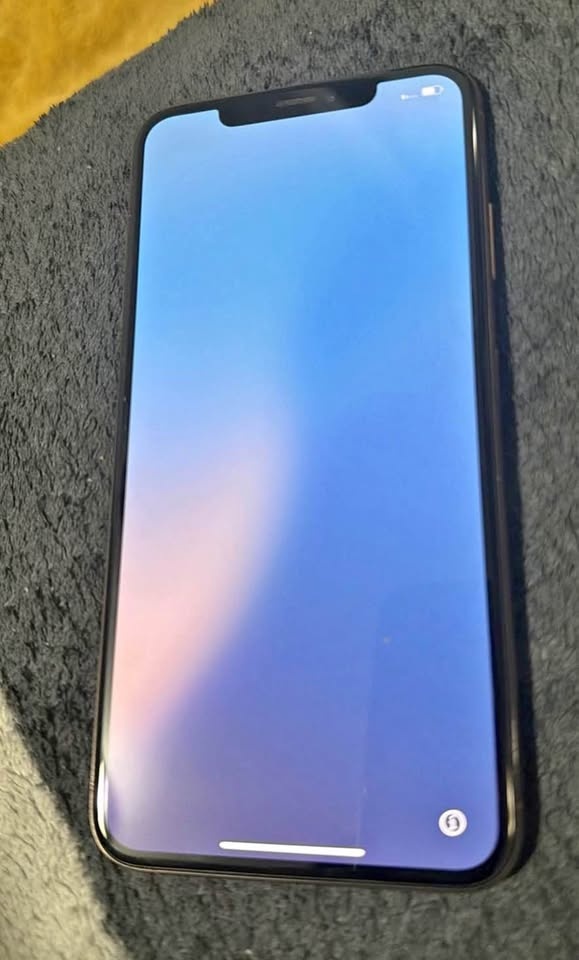 iPhone Xs Max - photo 2