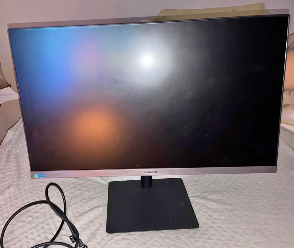 Samsung 24” LED Monitor — Excellent Condition