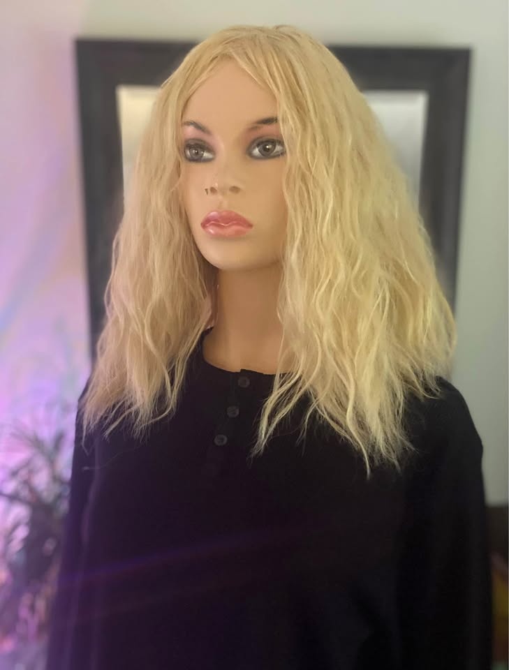 NWOT Voluminous Blonde Wavy Synthetic Wig - Surfer/Rocker 2340 - photo 5