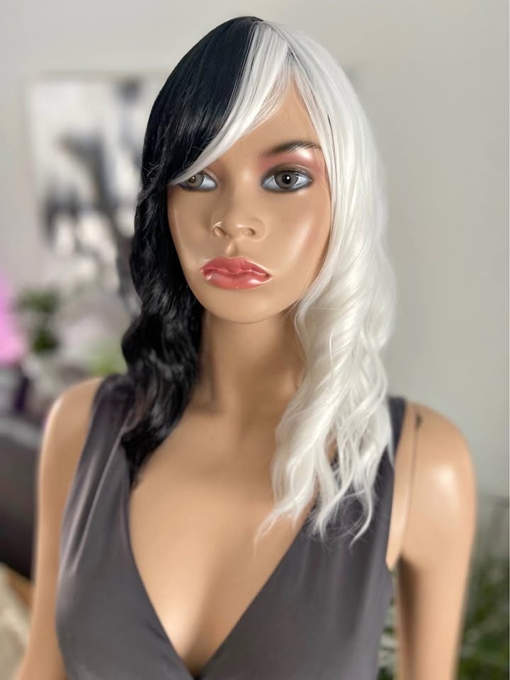 NWOT 16” Wavy Black & White Cruella DeVille Synthetic Wig 2249