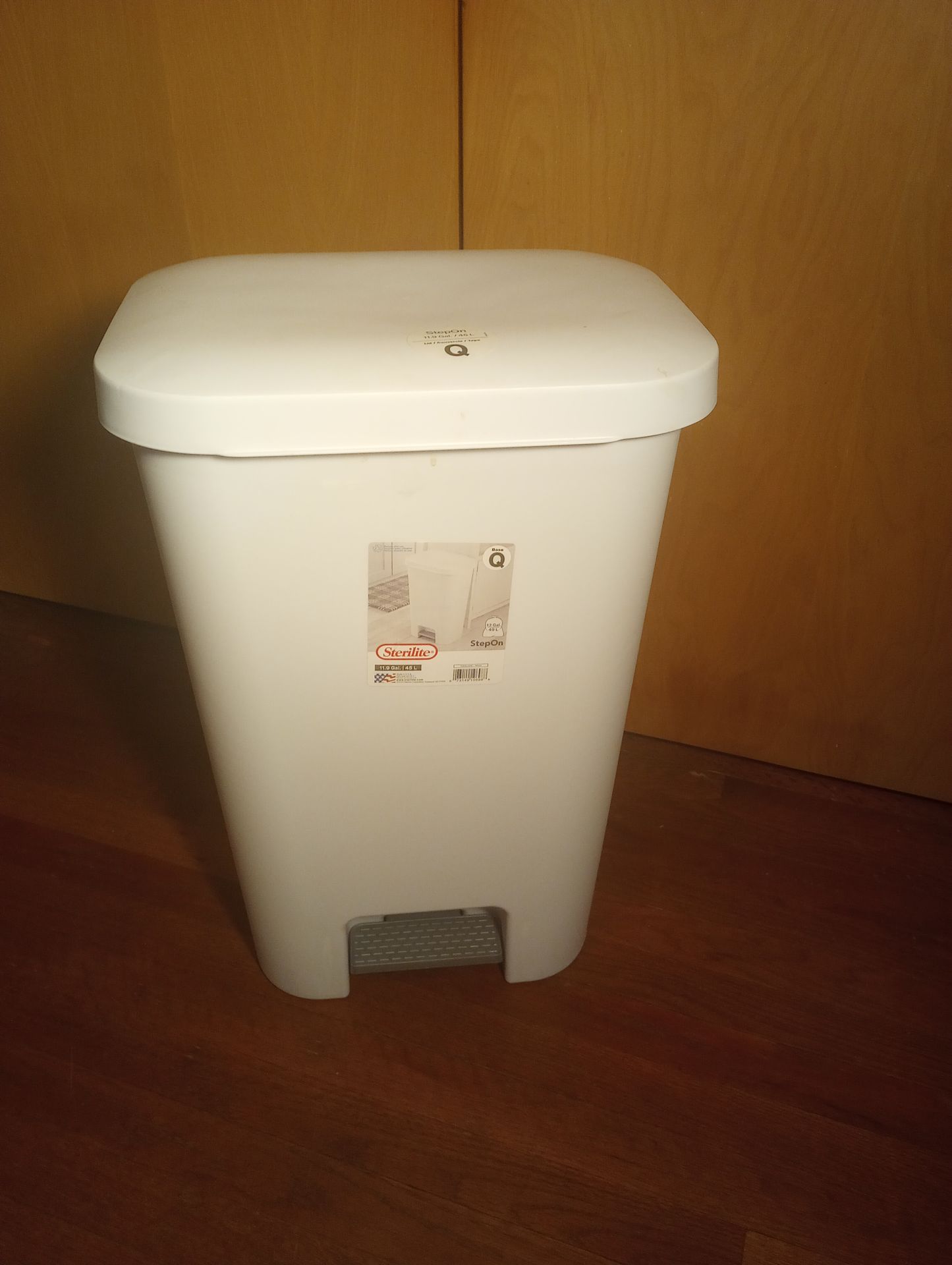 New 11.9 Gallon Kitchen Garbage Can