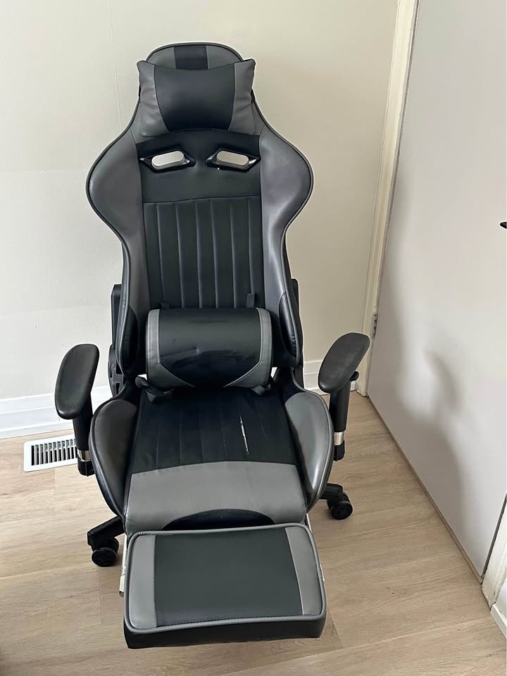 Gaming Chair – Adjustable – Good Condition