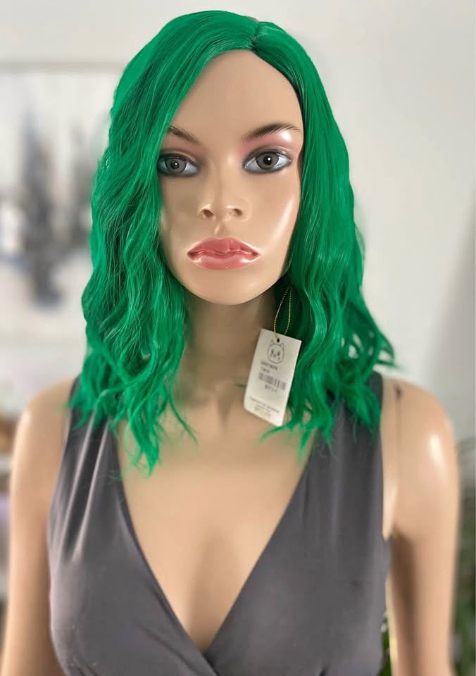 NWT: St Patrick’s Day 14” Bright Green Wavy Synthetic Wig 2255