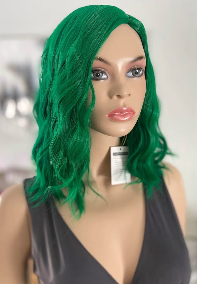 NWT: St Patrick’s Day 14” Bright Green Wavy Synthetic Wig 2255 - photo 2