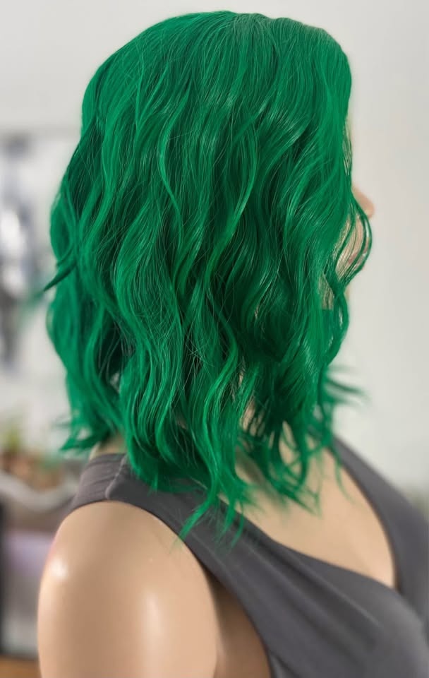 NWT: St Patrick’s Day 14” Bright Green Wavy Synthetic Wig 2255 - photo 3
