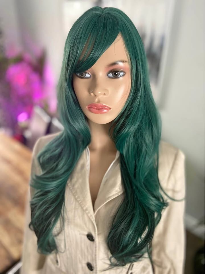 NWT: 24” Long Wavy Green Synthetic Wig w Blk Under Layer 2236