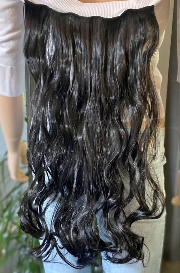 LIKE NEW: 20” Clip-In Curly Synthetic Hair Extensions Blk 335