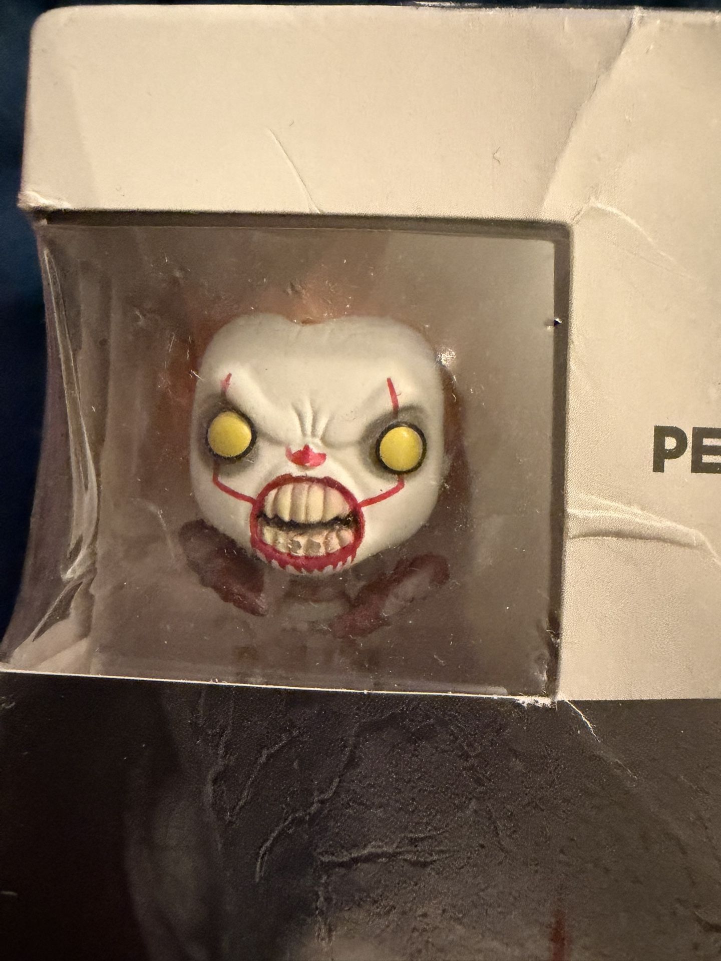 IT 2017 Collector's Edition DVD Gift Set w/ Pennywise Funko Pop - photo 3
