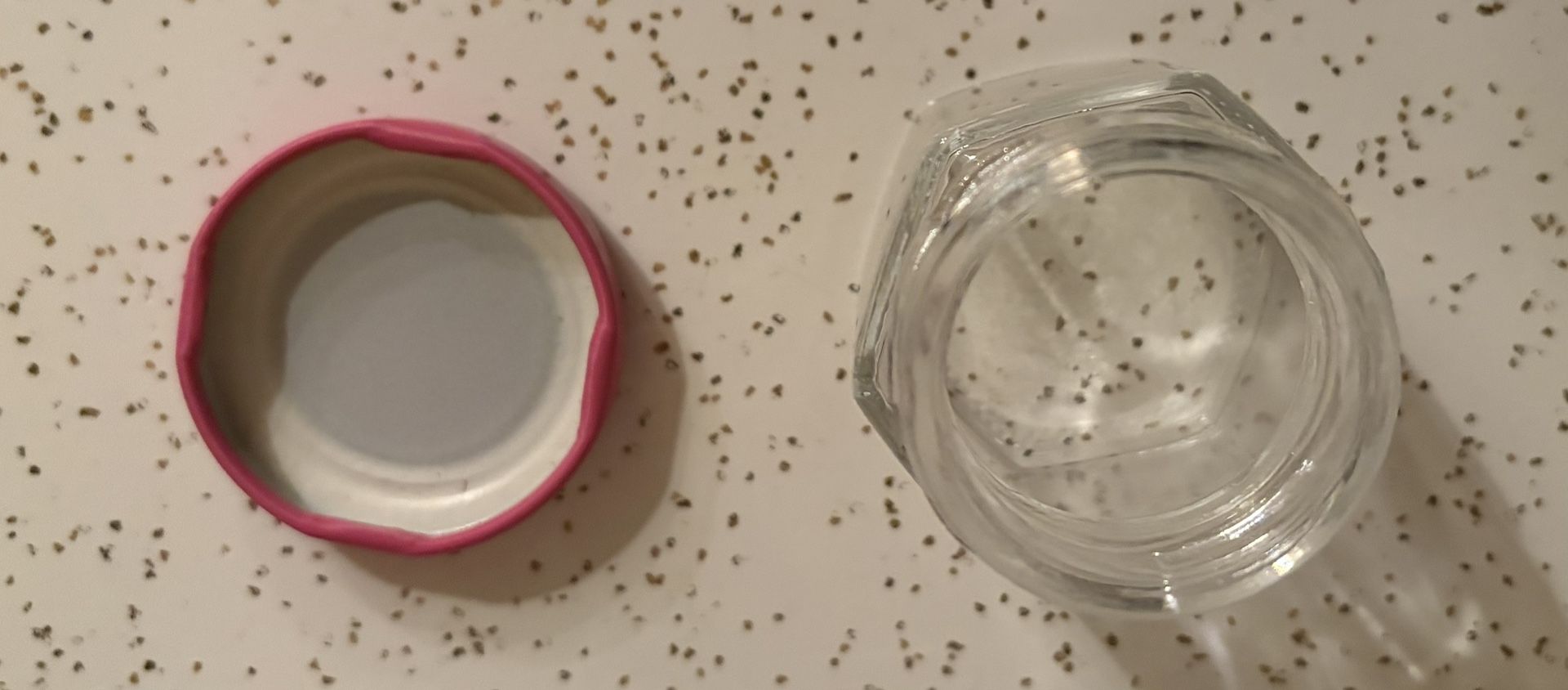 1.5 oz Hexagon Mini Glass Jars w/ Pink Lids (5 for $5) - photo 4