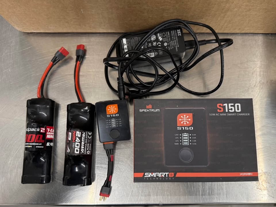 2x Spektrum S150 Smart Charger + 4x 8.4V NiMH Batteries