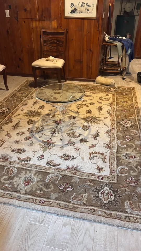 Rug beige border + leaves pattern