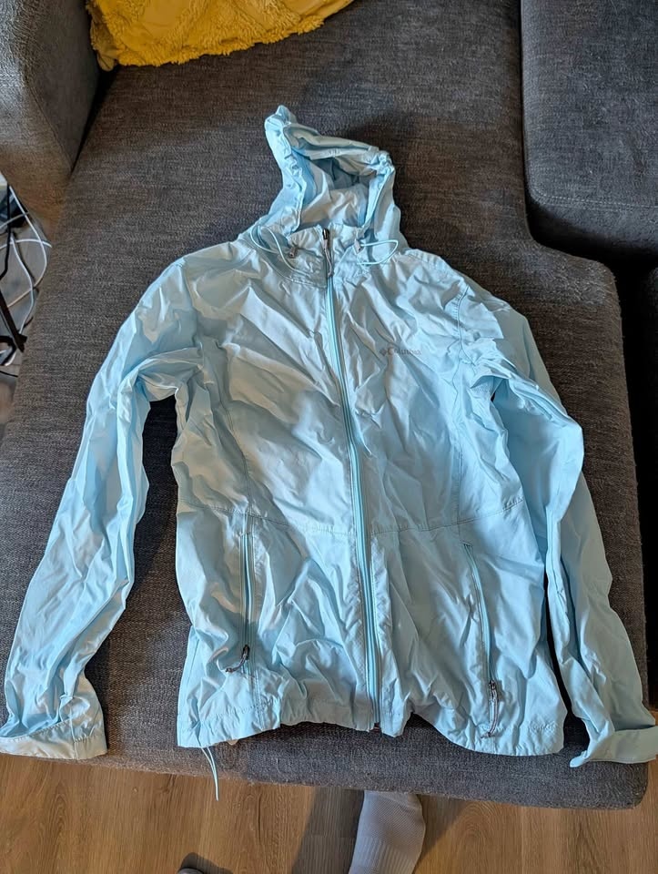 Columbia women's light blue windbreaker jacket. (Medium)