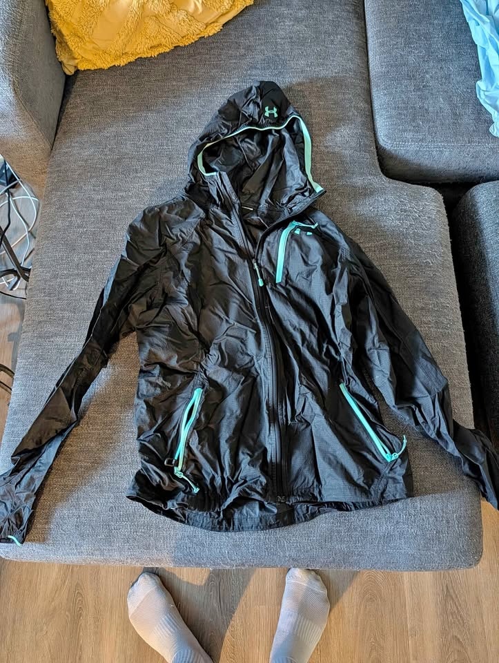 Women's Under Armor Windbreaker (Small)