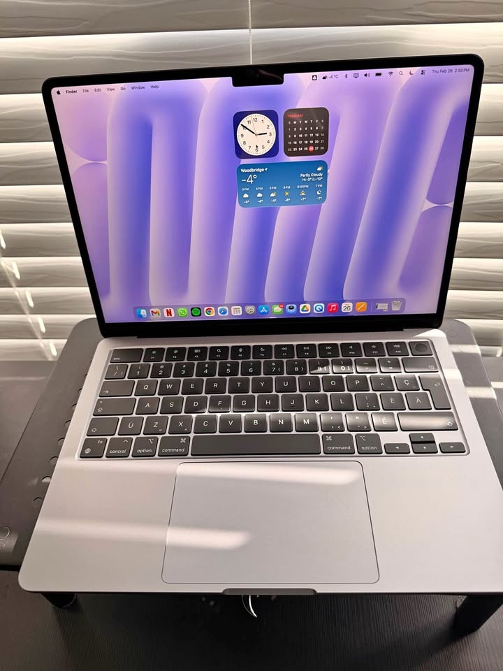 13-inch MacBook Air M3 (8GB RAM, 256GB SSD)