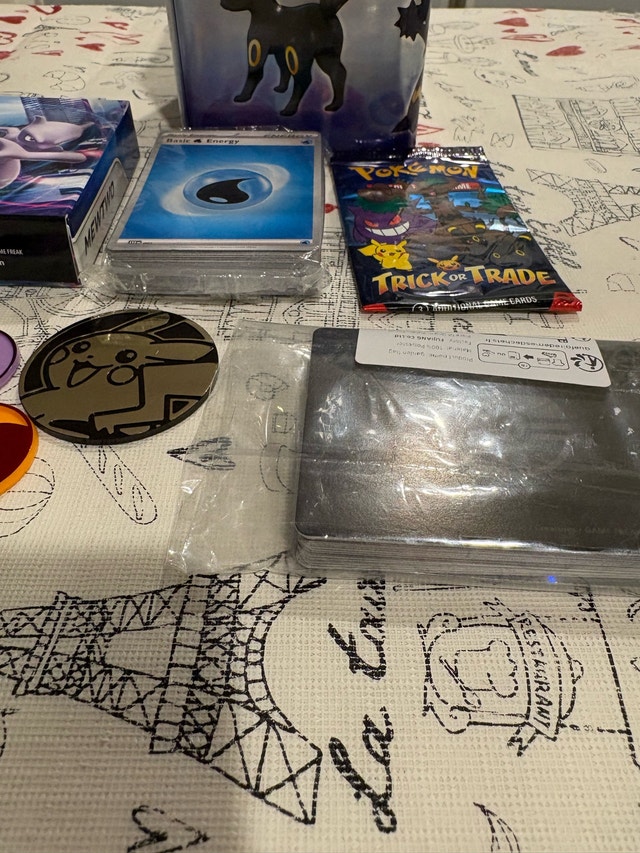 Square Tin With SV/ME Pokemon Cards - photo 2