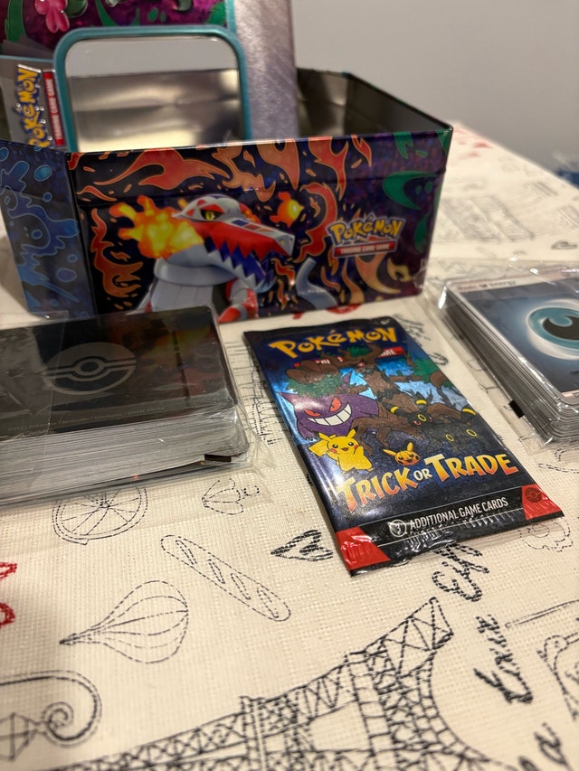 EX Tin With Pokemon Cards - photo 5