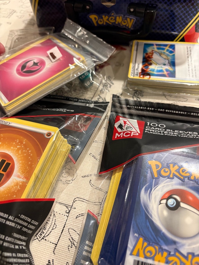 Pokemon Sword & Shield Lunchbox Package - photo 2
