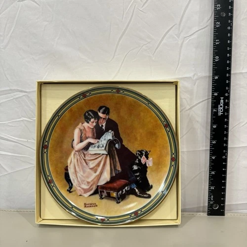 1985 Bradford Exchange Norman Rockwell Plate "A Couple's Commitm - photo 2