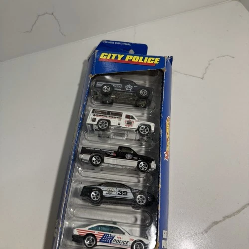 1998 Hot Wheels City Police 5-Car Gift Pack - photo 4