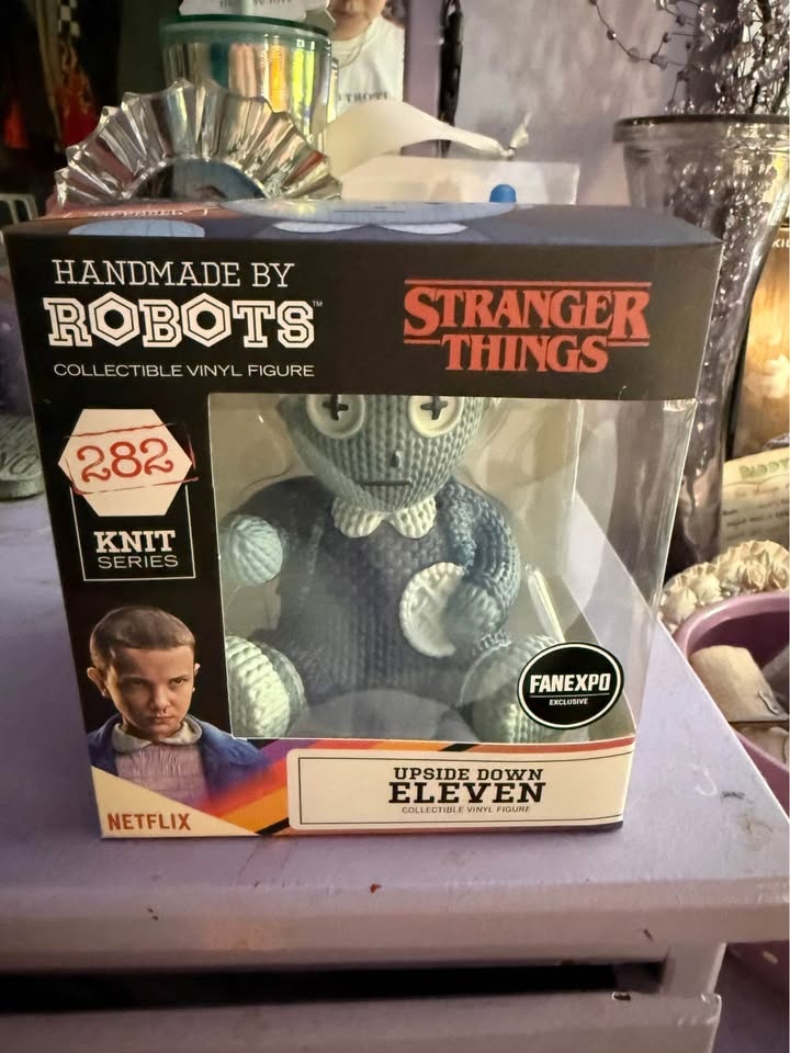 Eleven Stranger Things Robots Figurine